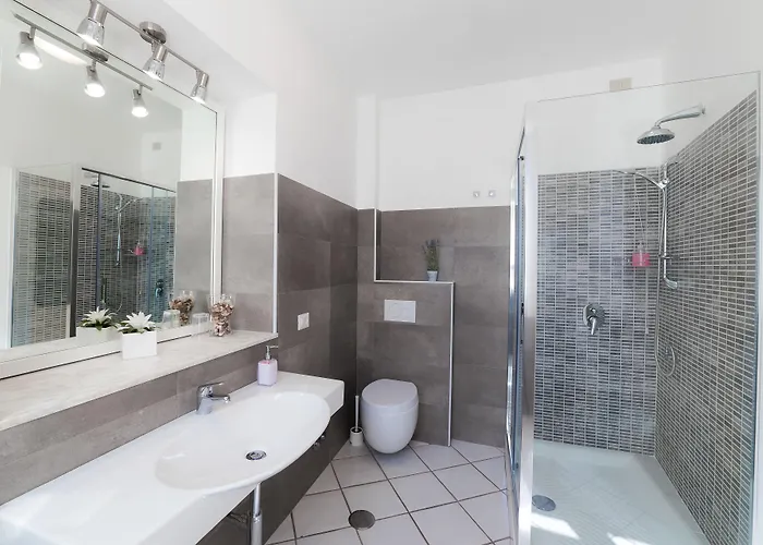 Mimi Nocleg ze śniadaniem 3*