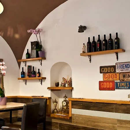 לינה וארוחת בוקר Mimi רבאלו