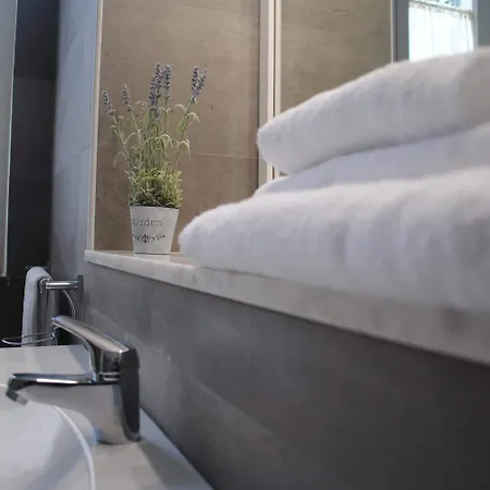 Mimi לינה וארוחת בוקר 3*