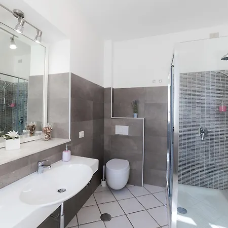 Mimi לינה וארוחת בוקר 3*