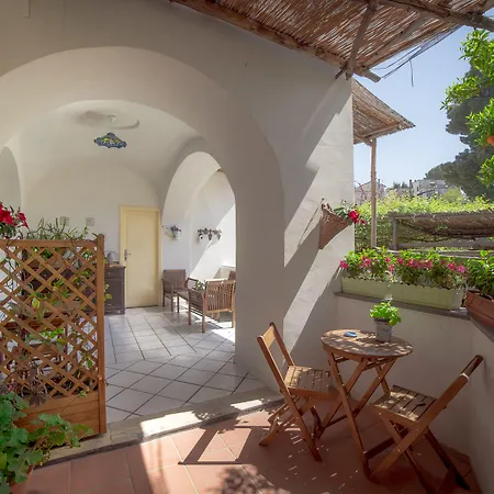 לינה וארוחת בוקר Mimi רבאלו