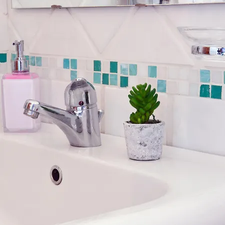 Mimi לינה וארוחת בוקר 3*