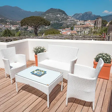 לינה וארוחת בוקר Mimi 3*